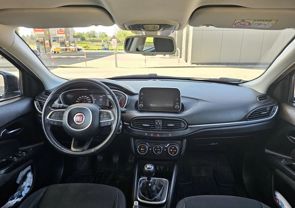 Fiat Tipo cena 37800 przebieg: 180000, rok produkcji 2017 z Międzychód małe 92
